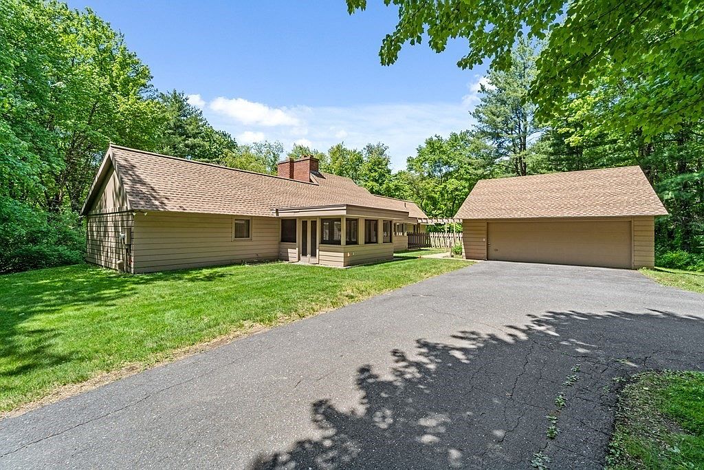 125 Amherst Rd, South Hadley, MA 01075 Zillow