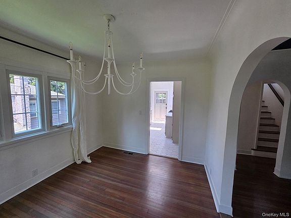 4th image of 319 Oakland Beach Ave