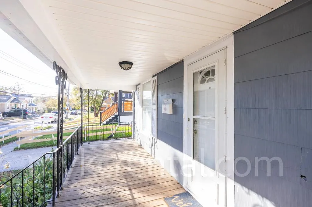 4306 Fisher St — Photo 2