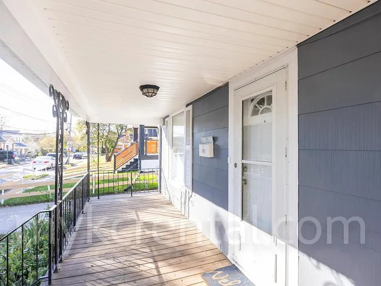 4306 Fisher St — Photo 2