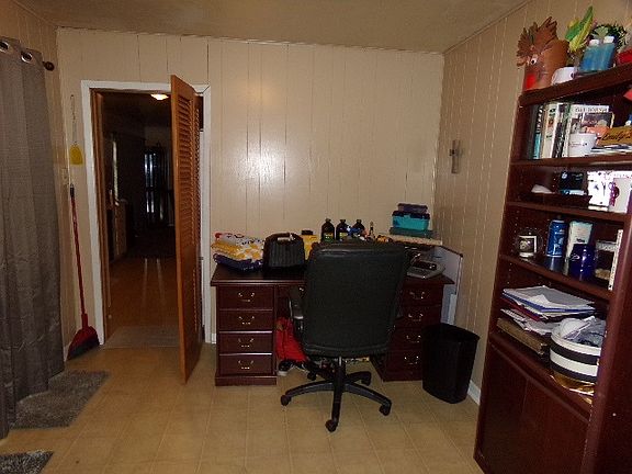 5th image of 642 Gardenia Ave