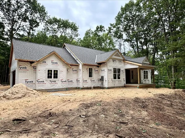76757 Wood Crest Ct, South Haven, MI 49090