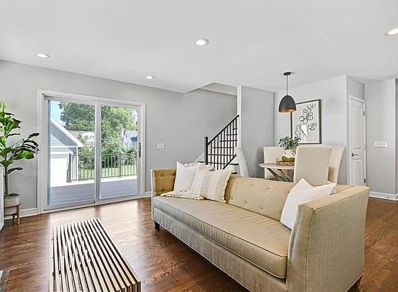 3rd image of 2908 W 51st St