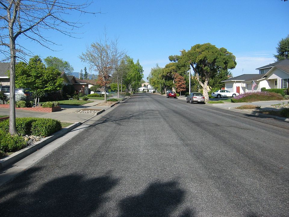 Quiet street with limited throughfare
