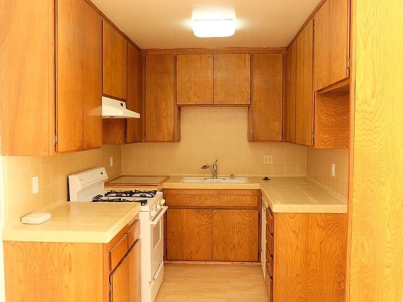 3rd image of 33 29th Ave APT 1