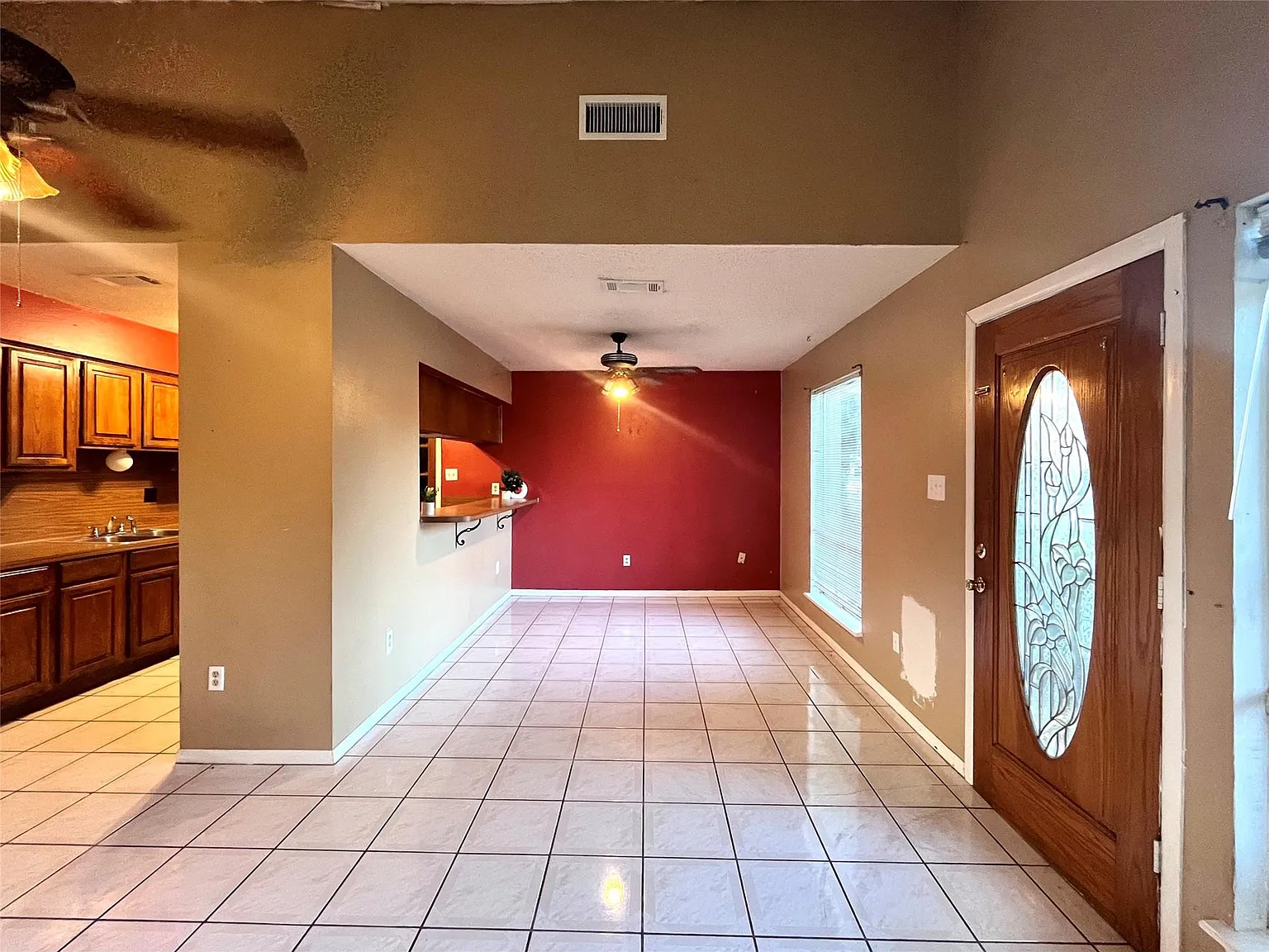 2 bed, 1.0 bath, 1025 sqft, $1,300 — Photo 2