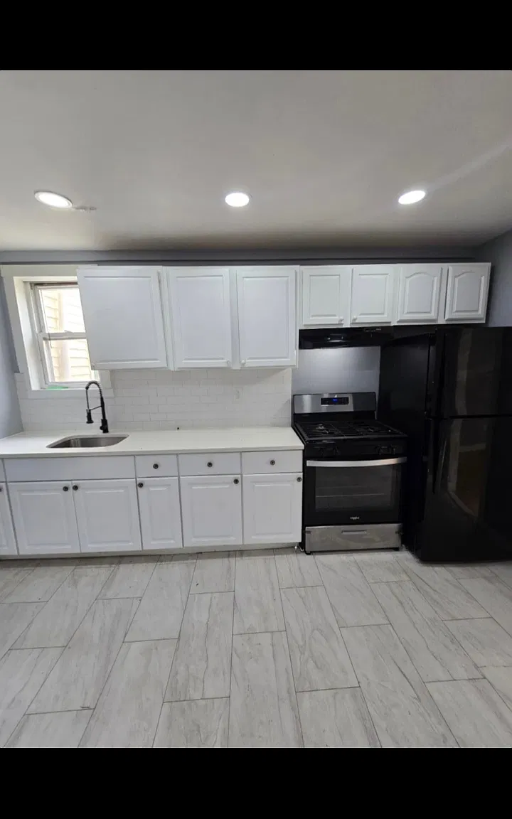 3 bed, $2,300 — Photo 1