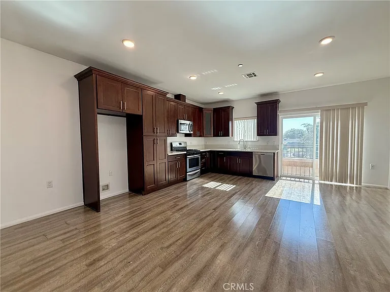 6624 Balboa Blvd #4 — Photo 12