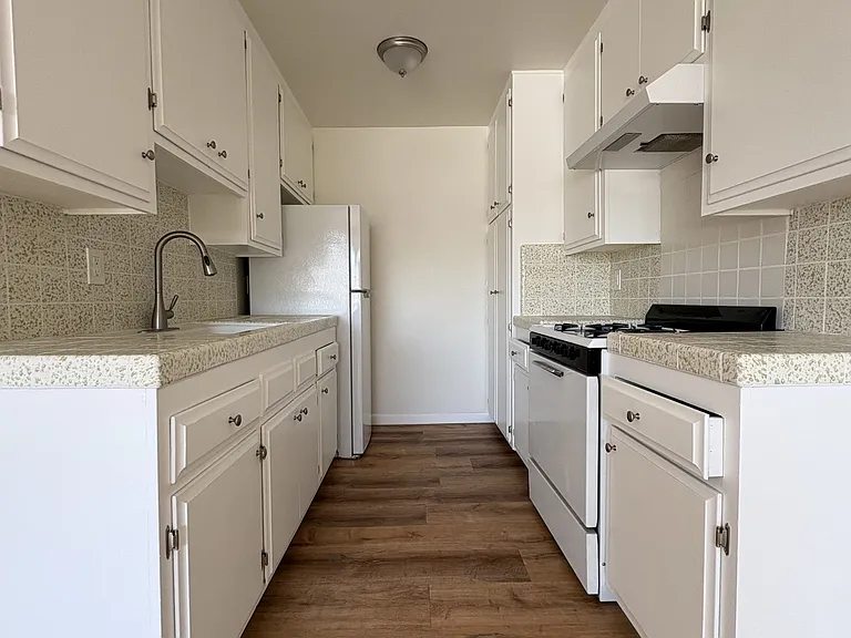 647 Olive Ave #8 — Photo 3