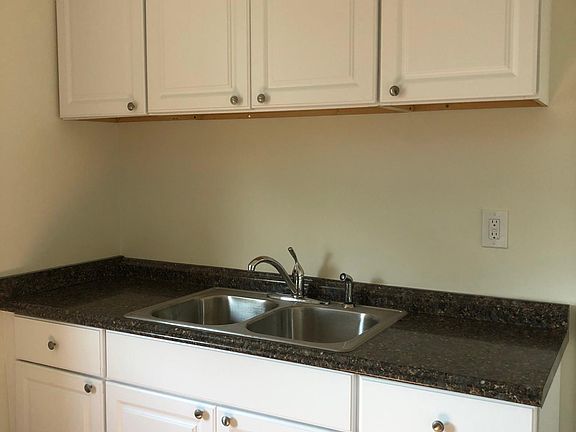 2nd image of 423 S 50th St #3