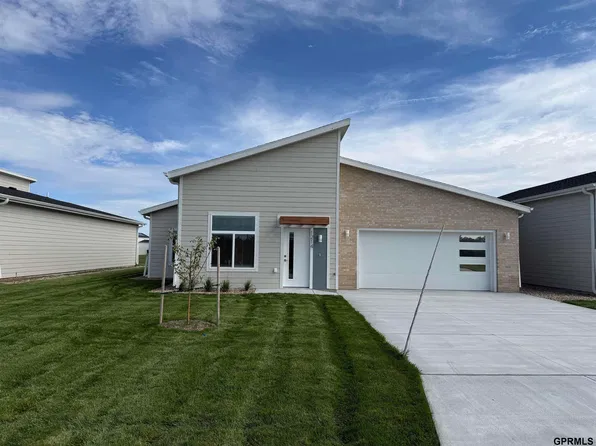 1214 Wycoff Dr, Lexington, NE 68850