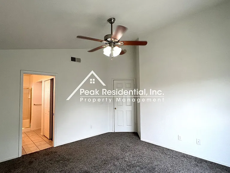 8274 Golden Park Ct — Photo 17