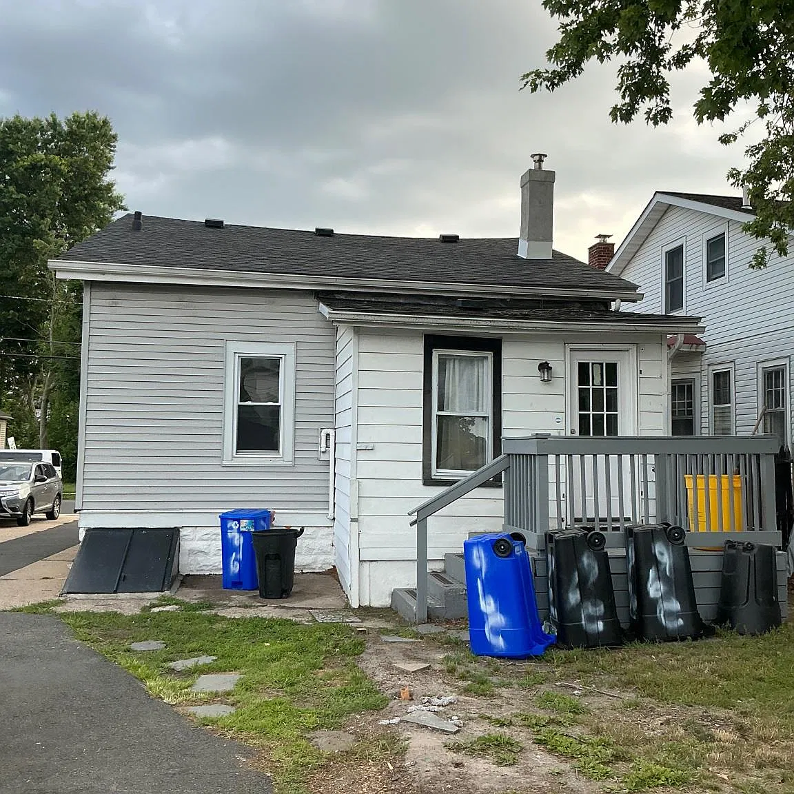 3 bed, 1.0 bath, 1624 sqft, $2,600 — Photo 2