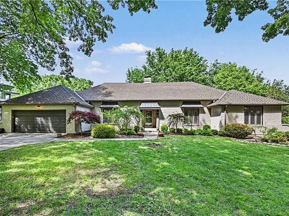 11203 Cedar St, Leawood, KS 66211
