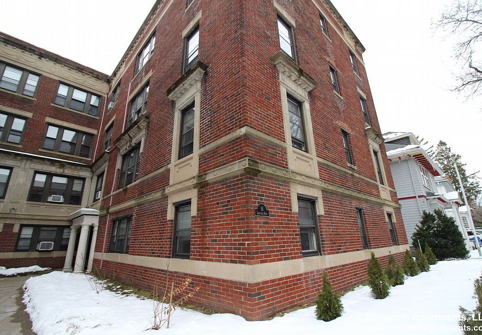 2nd image of 16 Lakeville Rd APT 6A
