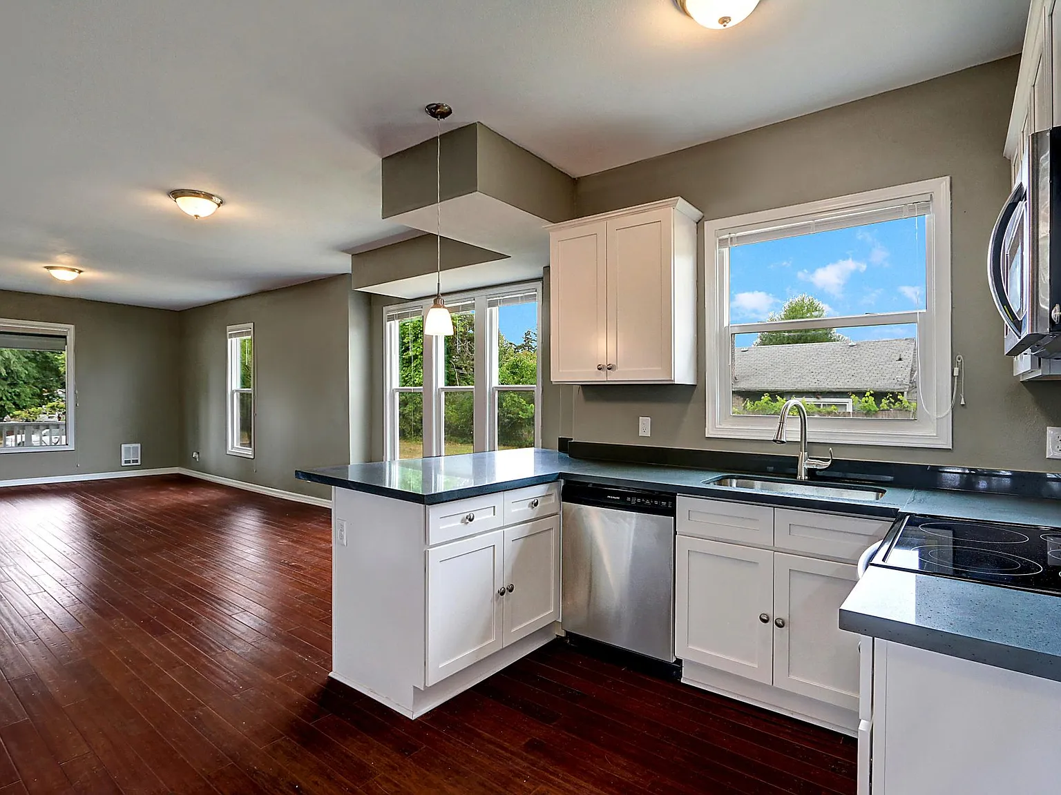3 bed, 1700 sqft, $2,400 — Photo 3
