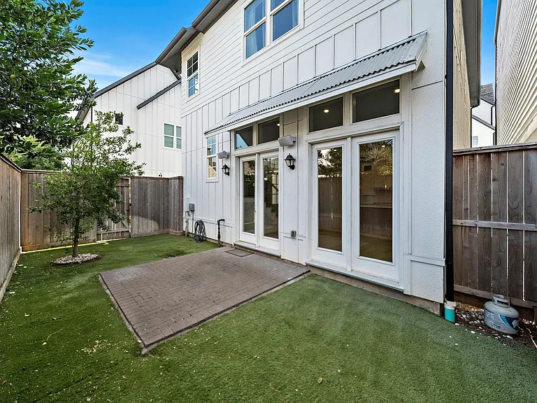 3420 W 12th St — Photo 3