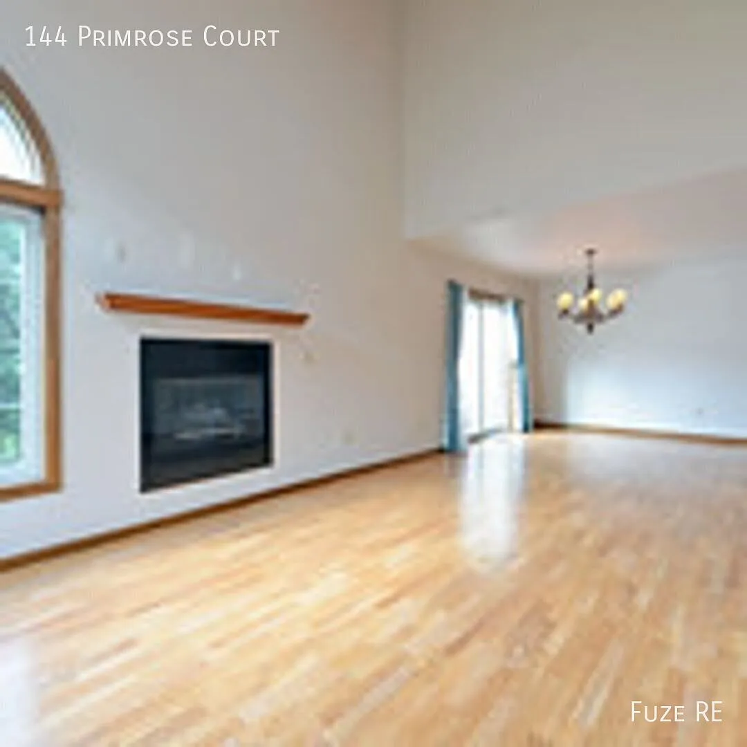 3 bed, 1.5 bath townhome in Vadnais Heights, MN — Photo 3