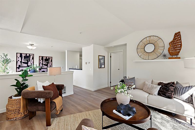 5th image of 901 Sunset Boulevard NE #B307