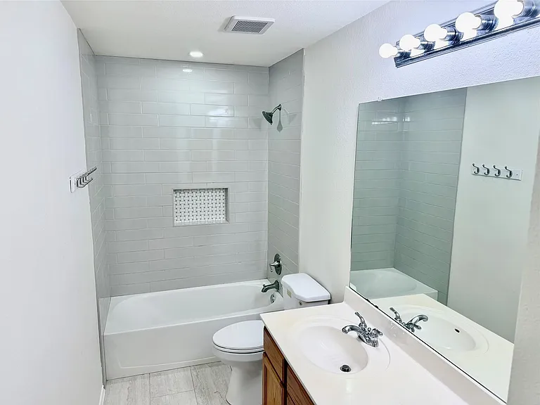 11210 Kingsgate Dr — Photo 20