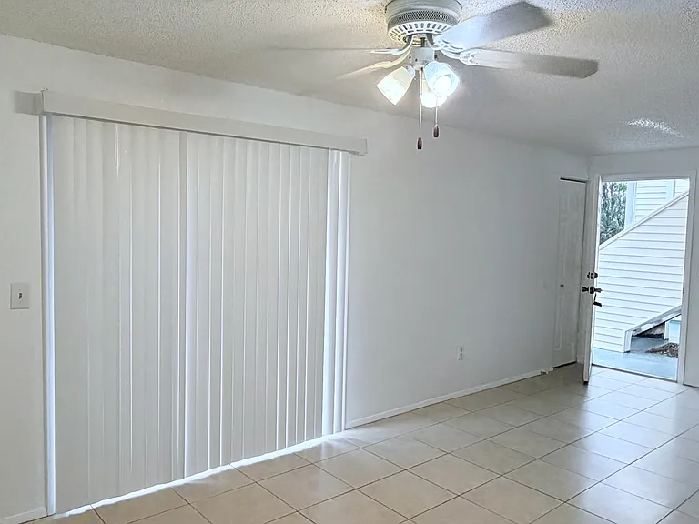 131 Sabal Ct #E — Photo 6