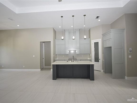 5th image of 805 N Buxton Ave