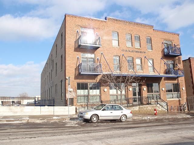 HISTORIC CALMET LOFTS In the Heart of the City! Across the river from downtown Minneapolis in friendly Northeast Community!Conversion in 2004.