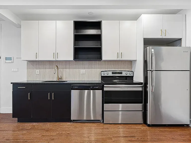 409 Stockholm St #2B — Photo 2