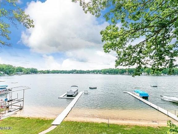 3rd image of 66849 Lakeshore Dr