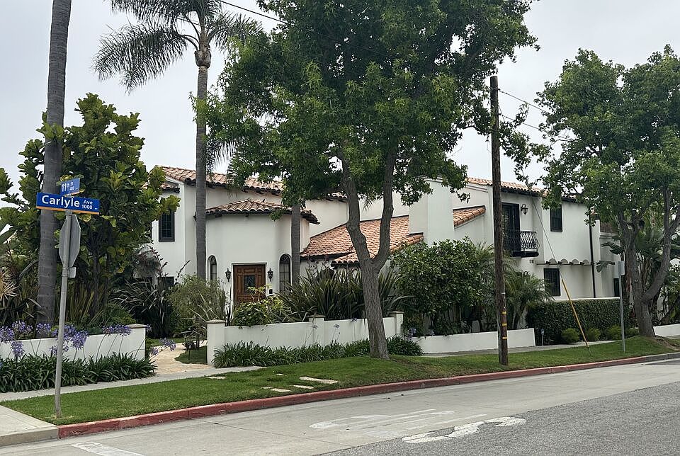 1st image of 402 11th St