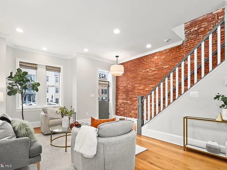 623 E St SE — Photo 9
