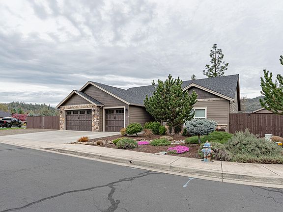 3rd image of 217 White Oak Way