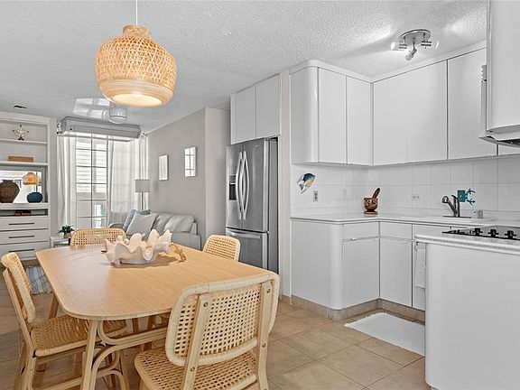 2nd image of 1479 AVENIDA ASHFORD #802
