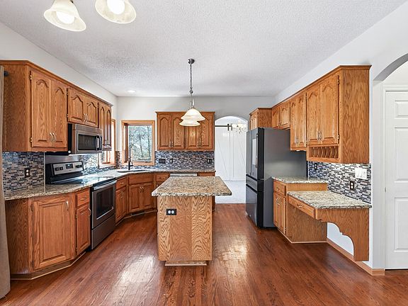 4th image of 14969 River Oak Ct