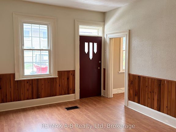3rd image of 21 Henry St