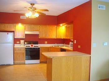 5th image of 2883 Heritage Dr APT 2C