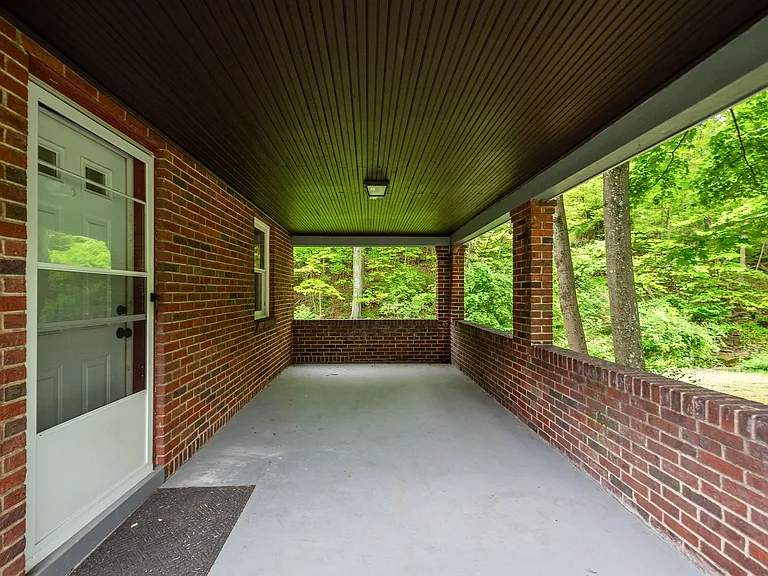 610 Brown Ave — Photo 14