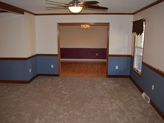 Entry to dinning room