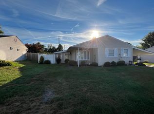 22 Gable Hill Rd, Levittown, PA 19057