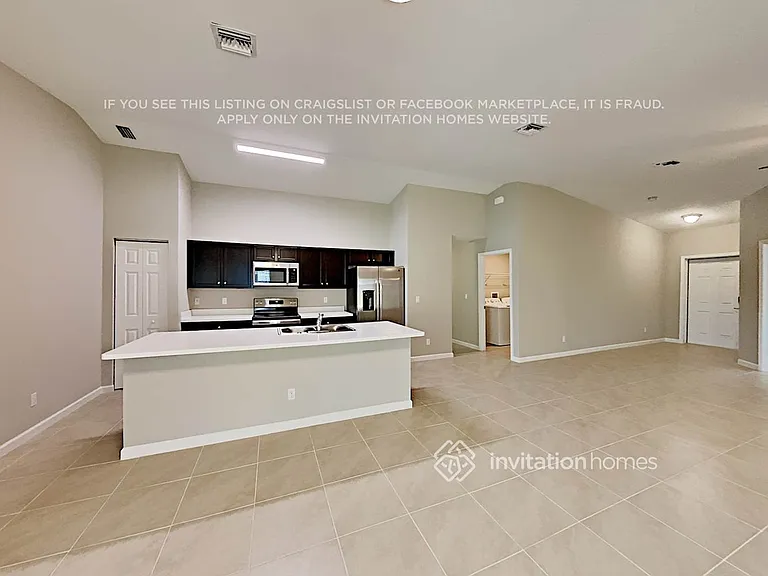 1557 SE Mariana Rd — Photo 4