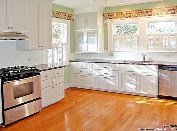 4th image of 214 W Huisache Ave