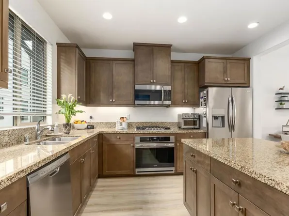 2227 Solara Ln, Vista, CA 92081