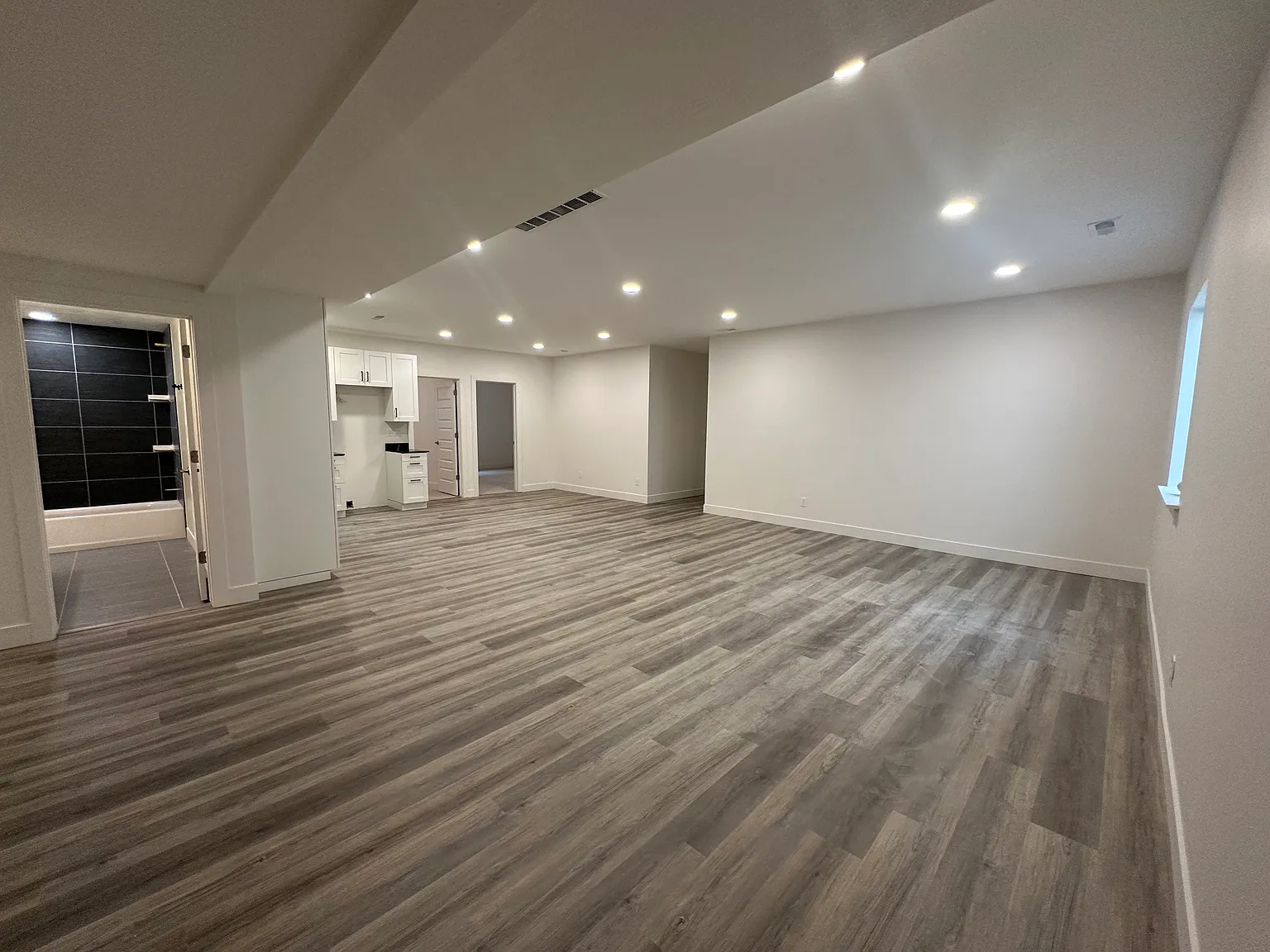 3 bed, 1800 sqft, $1,995 — Photo 3