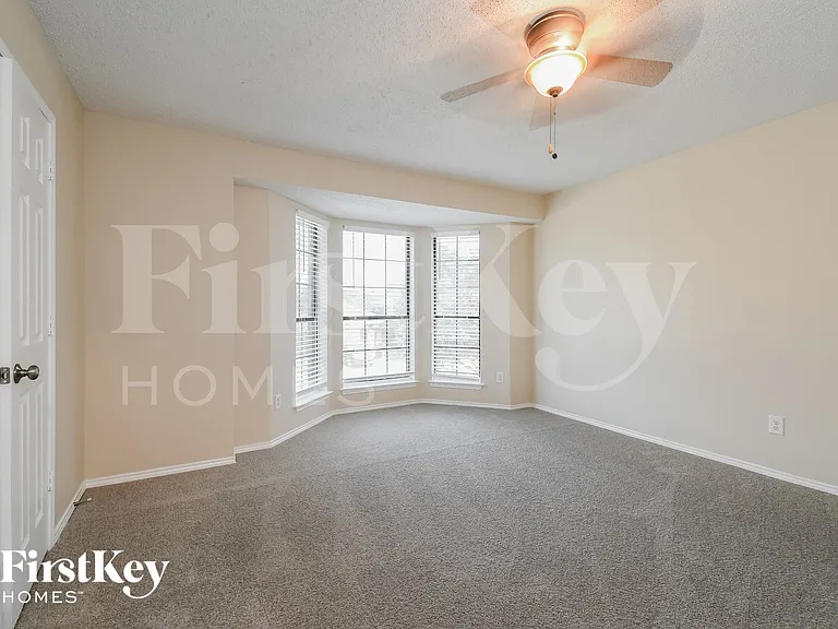 905 Shady Brook Ln — Photo 13