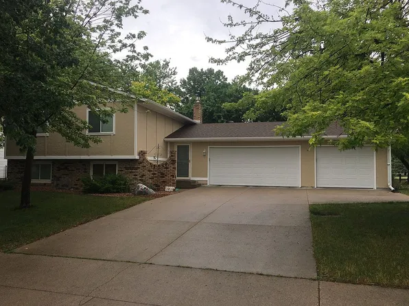 3902 4th St S, Moorhead, MN 56560