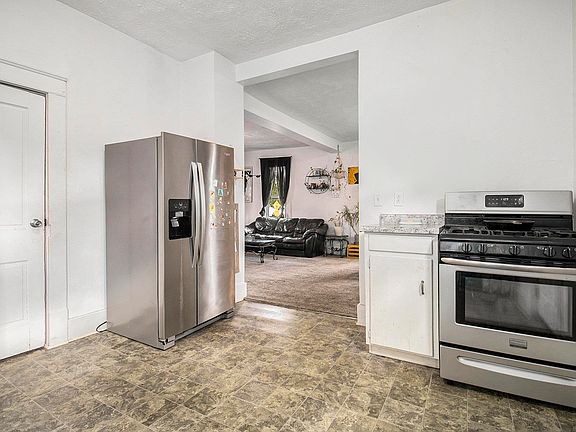 2nd image of 131 W Indiana Ave