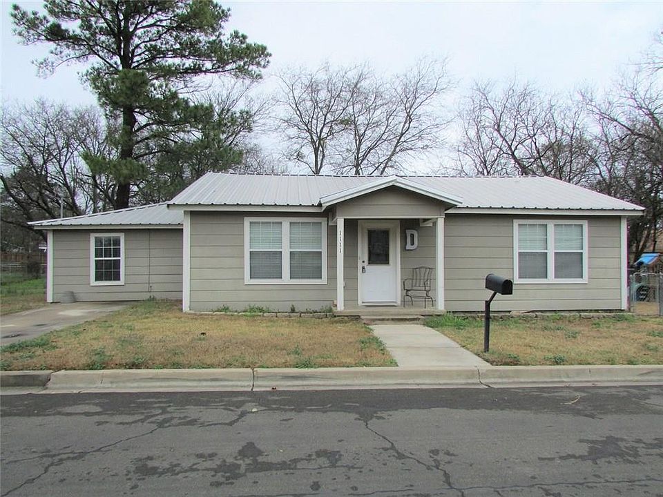1st image of 1111 W Pecan St