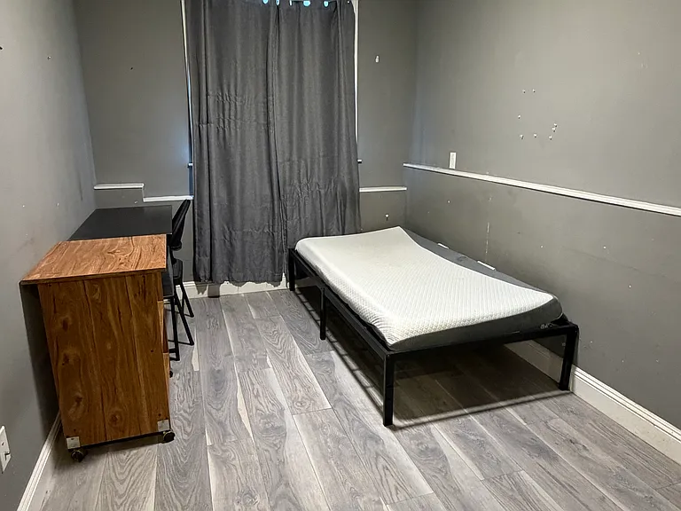 1151 Plymouth Ave — Photo 3