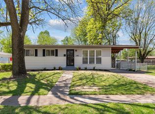 580 Versailles Dr, Florissant, MO 63031