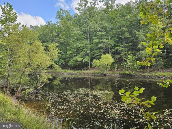 15 & 16 Hollow View Ln, Berkeley Springs, WV 25411